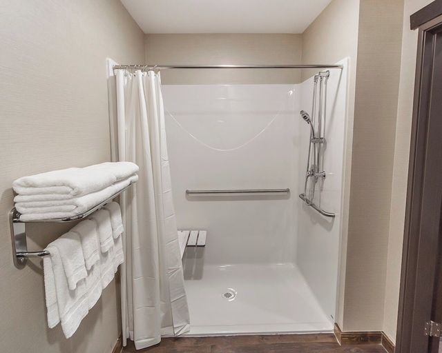 Bathroom 4, The Kanata Bonnyville, Division No. 12