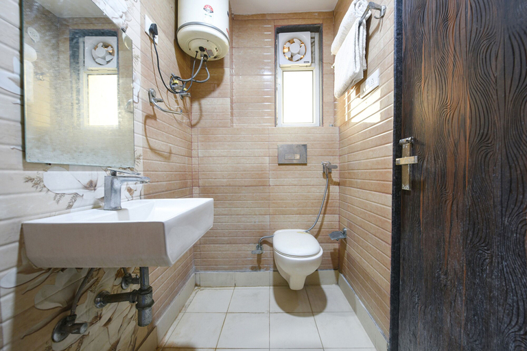 Bathroom, Fabhotel Moon Light, Delhi