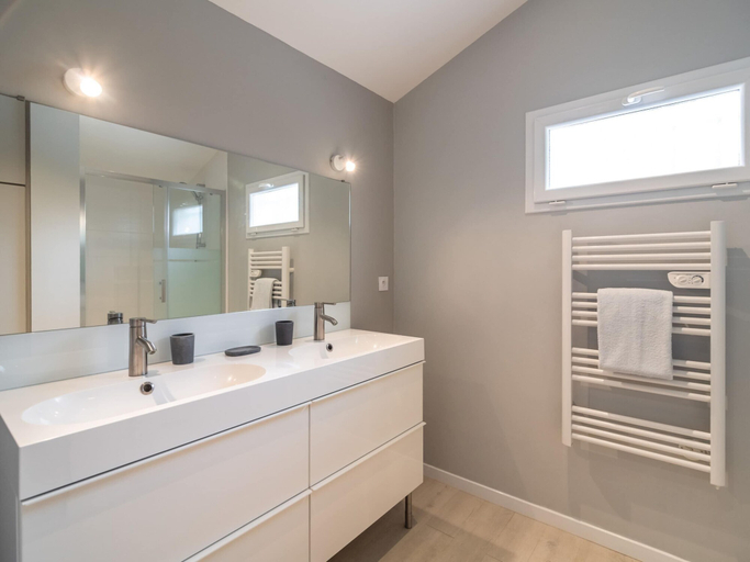 Bathroom 3, Luxurious Villa in Saint Genies de Fontedit With Heated Pool, Hérault