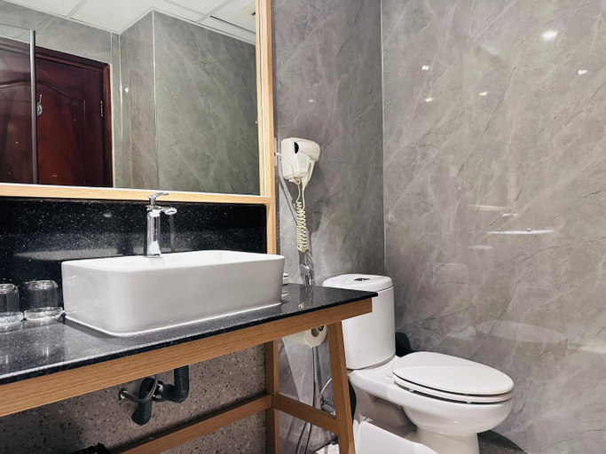 Bathroom 19