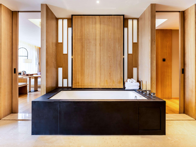 Bathroom 4, Swissotel Hot Spring Hotel Xi'an Xinxing, Xi'an