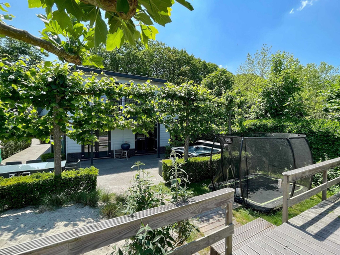 Garden 4, Lovely Holiday Home in Kaatsheuvel With Bubble Bath, Loon op Zand
