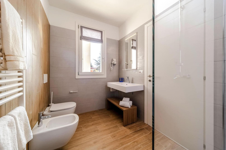 Bathroom 3, Residence Olivo, Garda, Verona
