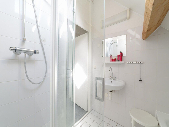 Bathroom 3, Nice Holiday Home With Washing Machine, in a Holiday Park 200m. From the Beach, Kapelle