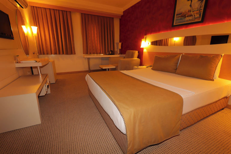 Bedroom 4, Lycus River Thermal Hotel, Akköy