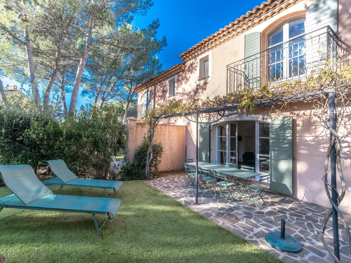 Exterior & Views 2, Terraced House in Domaine de Saint-endreol With Golf, SPA and Communal Pool, Var