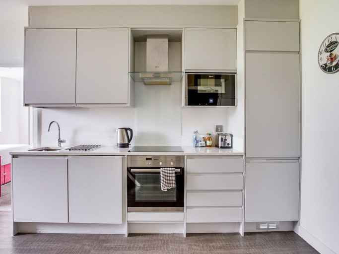 Private kitchen 5, Apartment in Milton Keynes Near Canary Karaoke, Milton Keynes