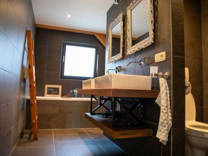 Bathroom 4, Modern & Garden-view Holiday Home in Alphen, Alphen-Chaam