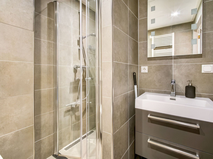 Bathroom 3, Apartment Noordwolde Rural Retreat, Weststellingwerf