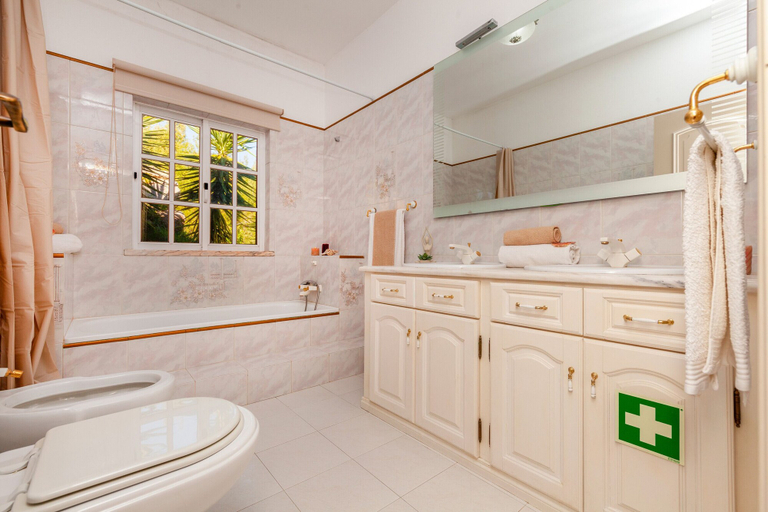 Bathroom 4, Villa Monchique Royal, Monchique
