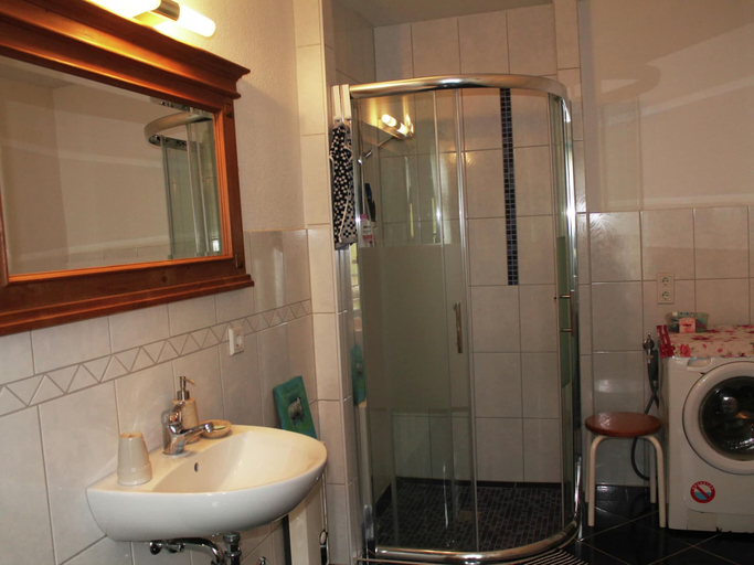 Others 5, Gorgeous Apartment in Neuburg With Terrace, Nordwestmecklenburg