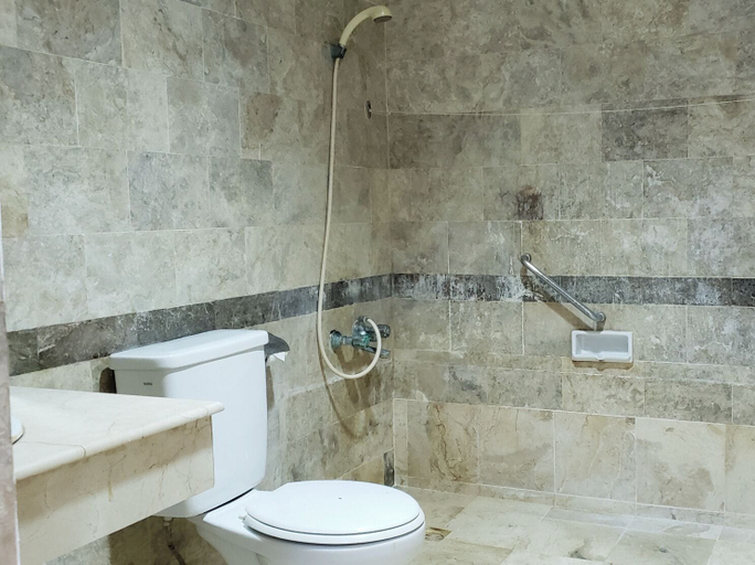 Bathroom 5, Nirmala Beach Hotel and Resort Biak, Biak Numfor