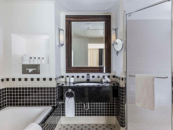 Bathroom 10