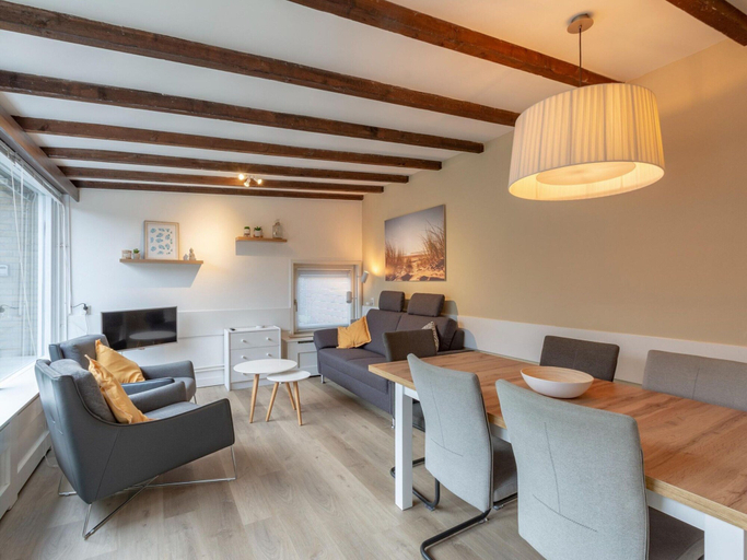 Dining 4, Radiant Bungalow With Patio at Duinland, Zijpe