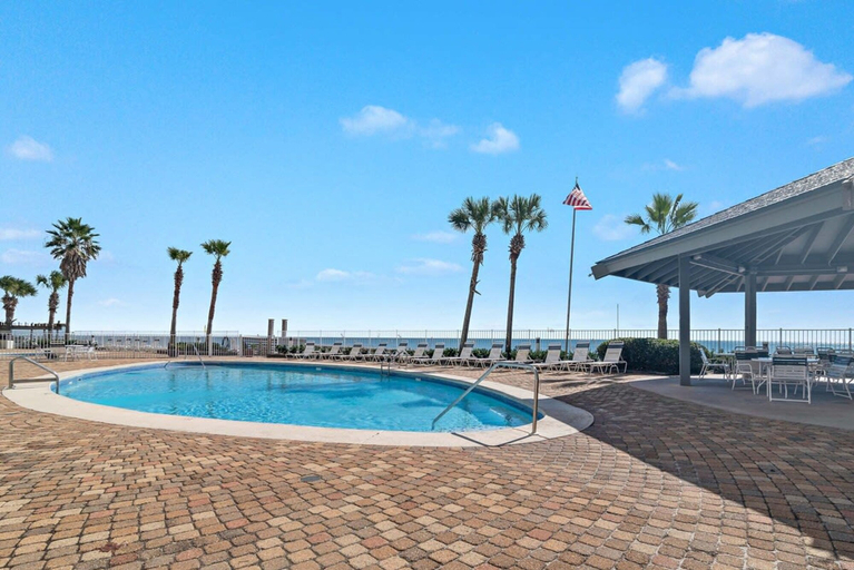 Room 5, Windward Pointe 903- Beachfront Indoor Outdoor Pool, Baldwin