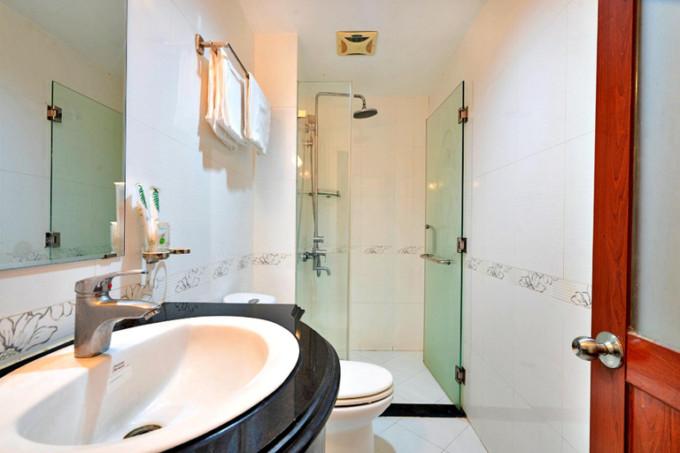 Bathroom 13