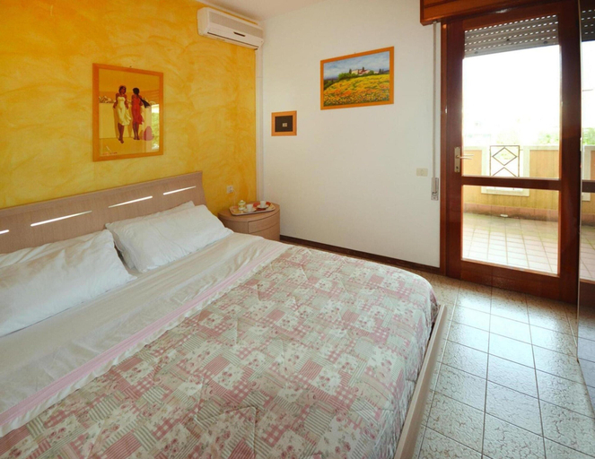 Bedroom 2, Holiday Resort Villaggio Selene, Bibione Spiaggia, Venezia