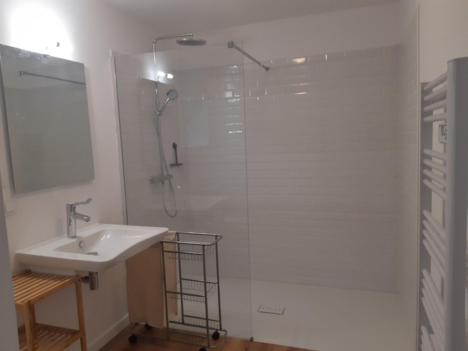 Bathroom 2, Tranquil Holiday Home in Soturac With Pool, Lot