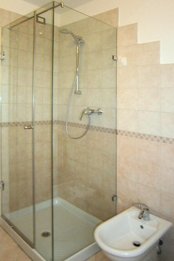 Bathroom 3, Apartment in Lazise With Communal Pool, Verona