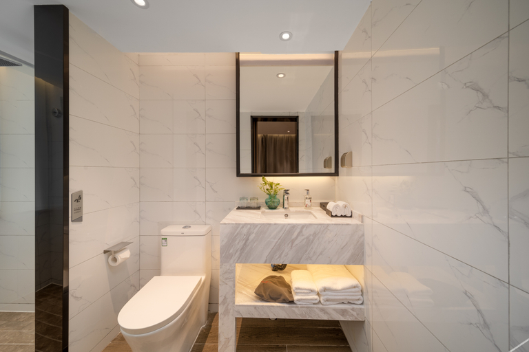 Bathroom 3, Borrman Hotel Guilin Two Rivers and Four Lakes Beiji Plaza, Guilin