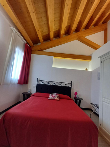 Bedroom 2, Arneroni, Treviso