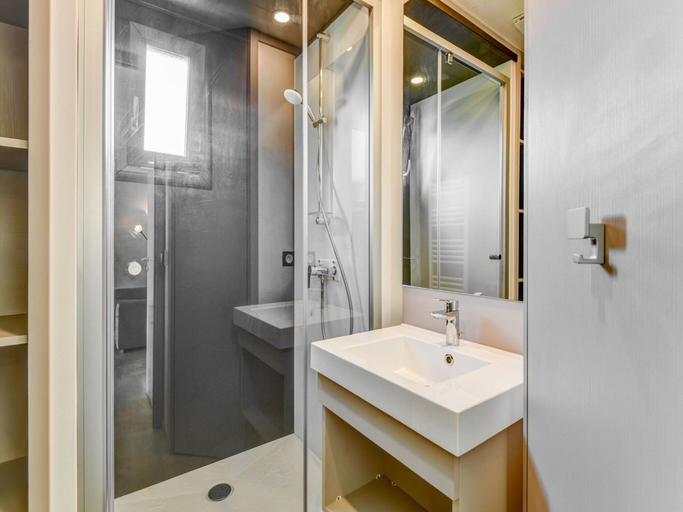 Bathroom 4, Serene Chalet in Hourtin near Lake, Gironde