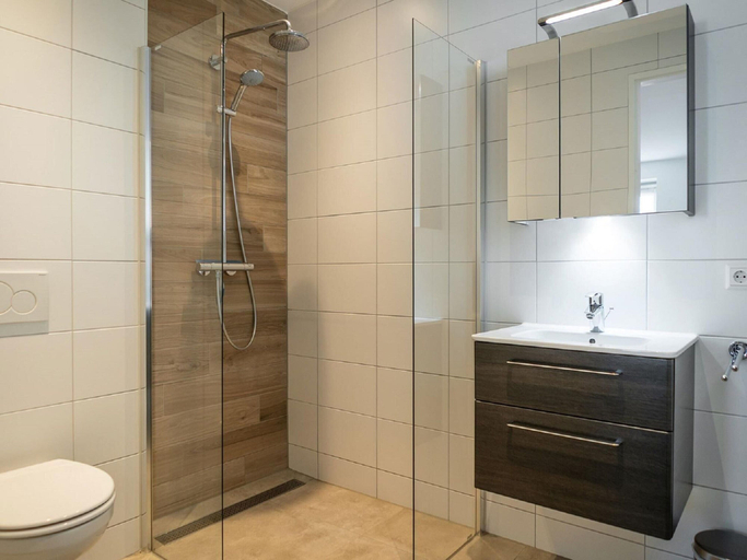 Bathroom 4, Nice Bungalow With Dishwasher in a Holiday Park 1.2 km. From the sea on Texel, Texel