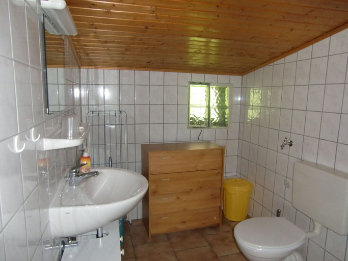 Bathroom 3, Gemutliche Ferienwohnung in Kaifenheim, Cochem-Zell
