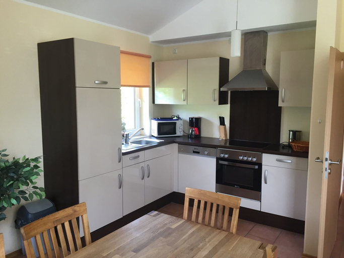 Private kitchen 4, Detached Bungalow With Dishwasher, in a Green Area, Vulkaneifel