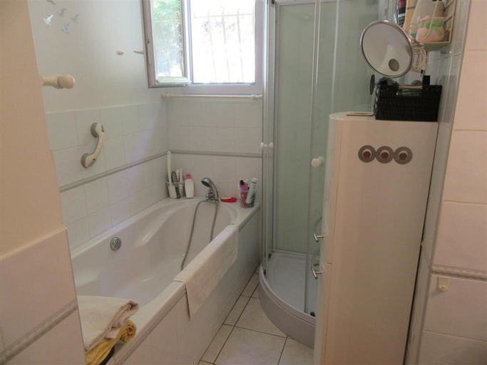 Bathroom 4, Inviting Villa in Saint Paul Trois Chateaux With Pool, Drôme