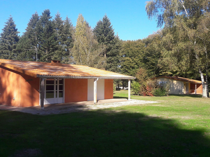 Exterior 4, Amazing Cottage in Sauze-vaussais With Terrace, Deux-Sèvres