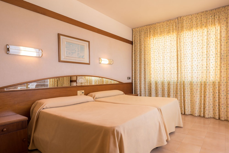 Bedroom 3, htop Royal Sun - Fun, Barcelona