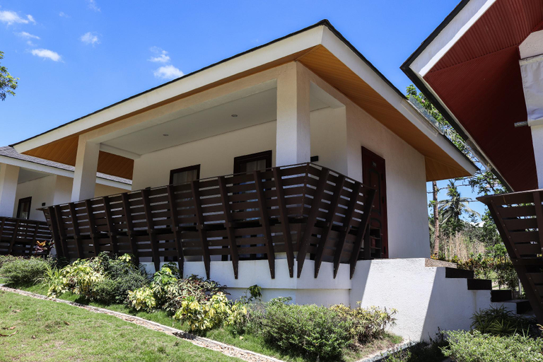 Exterior 8