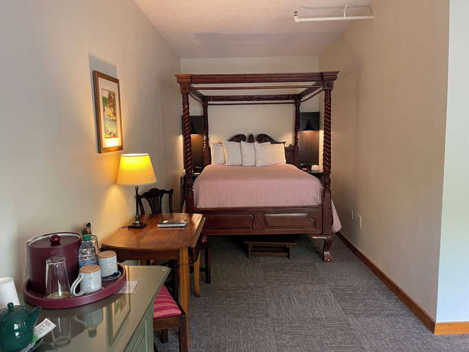 Bedroom 2, Damascus Old Mill Inn, Washington