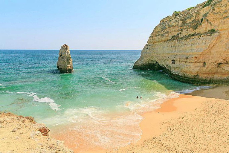 Room 5, Casa Amendoeira Large Private Pool Wifi, Albufeira