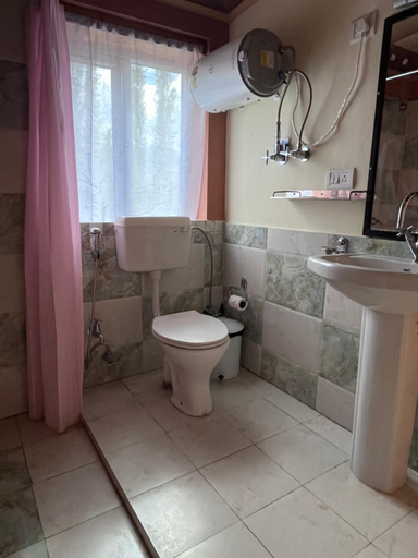 Bathroom 2, Trinity Home Stay, Leh