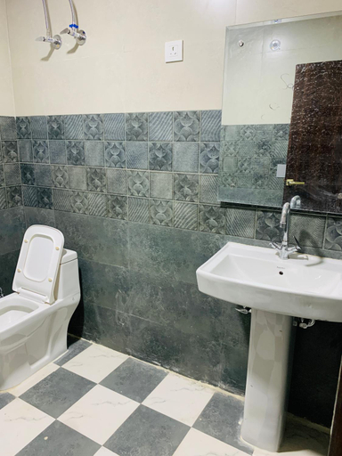 Bathroom 2, Hotel La Pearl, Faridabad
