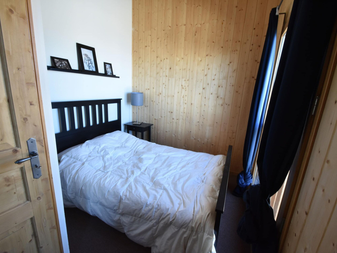 Bedroom 4, Splendid Chalet in Chamrousse With TV, Isère