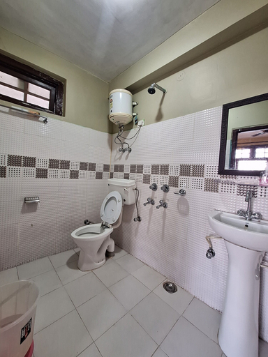 Bathroom, Himalayan Serenity, Kangra