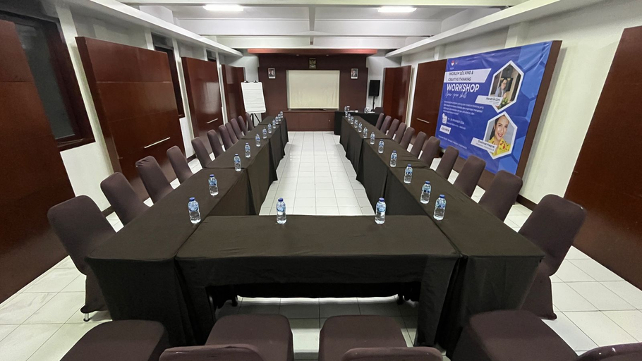 Business Facilities 9