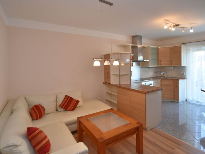 Living room 4, Lovely Flat in Deggendorf With Luxurious Furnishings With Southern Flair, Deggendorf