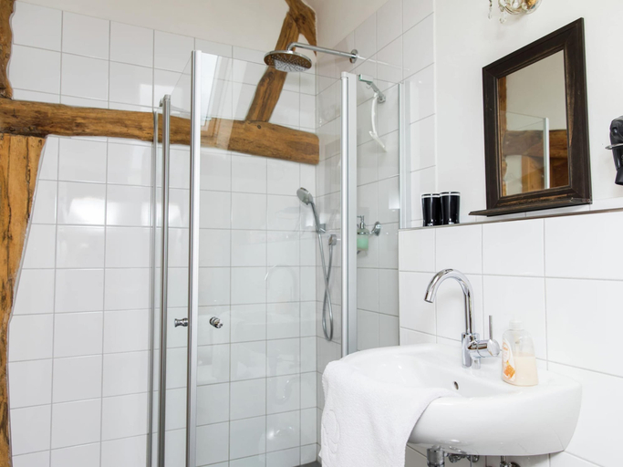 Bathroom 3, Modernes Apartment mit Parkplatz in der Eifel, Euskirchen