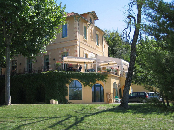 Exterior & Views 2, A Beautiful 2 Persons Studio in a Chateau With Swimming Pool, Drôme