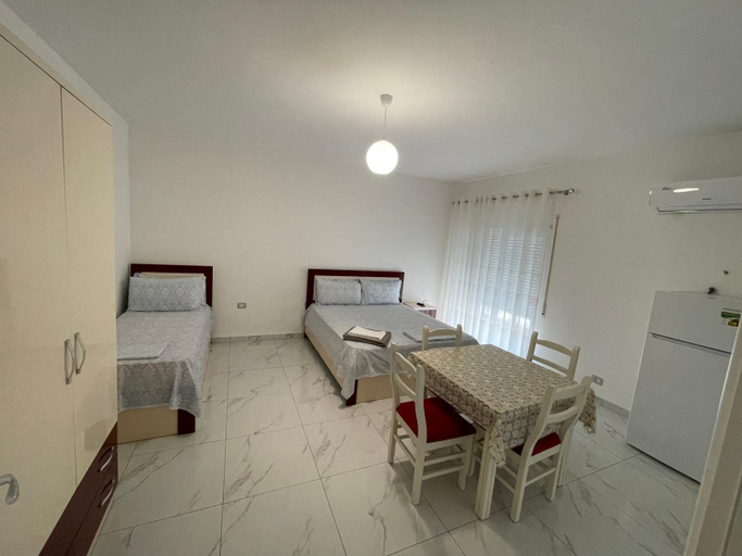Others 5, Vila Ornela, Lezhës