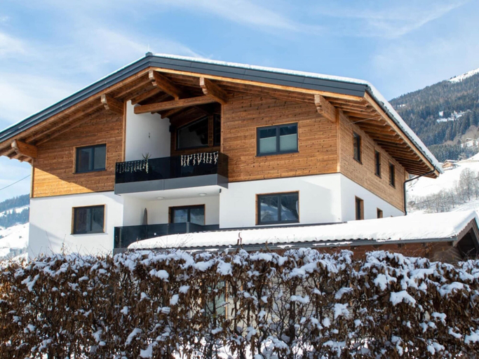 Exterior & Views 2, Apartment in Bramberg am Wildkogel With Barbecue, Zell am See