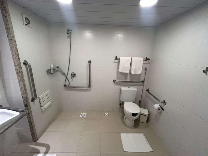 Bathroom 4, Ibis Styles Manaus, Maués