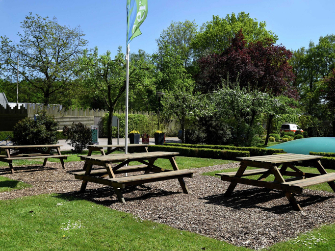 Outdoor dining, Cozy Holiday Home With a Garden, Near Zwolle, Dalfsen