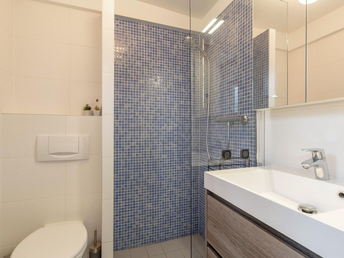 Bathroom 5, Radiant Bungalow With Patio at Duinland, Zijpe