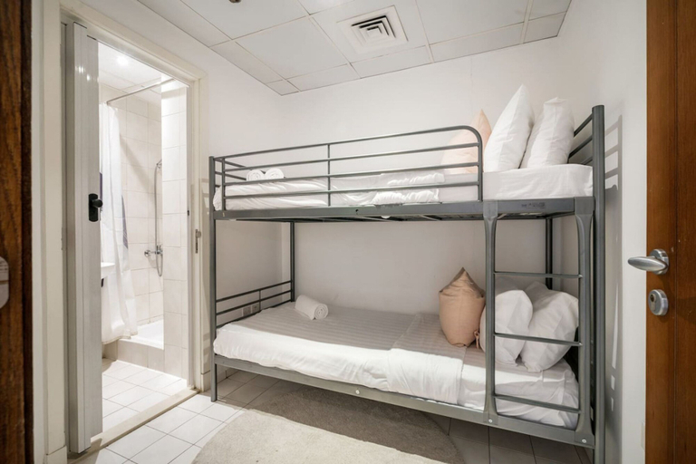 Room 5, Luxury 2BR Maid Enjoy Stunning Marina View, Dubai