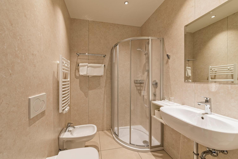 Bathroom 4, Hotel Jarolim, Bolzano